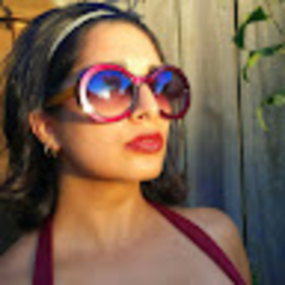 Meet your Posher, Helen - Picture 1 of 1